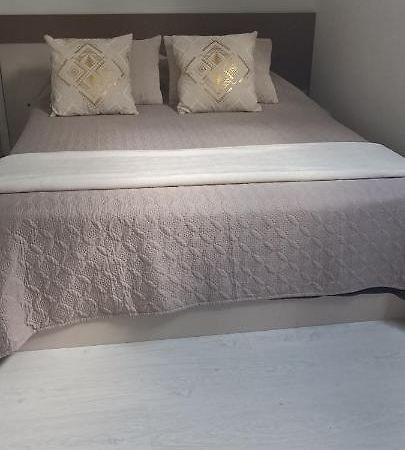 Agreable Chambre Double Avec Salle D'Eau Privative Le Mesnil-Theribus Exterior foto